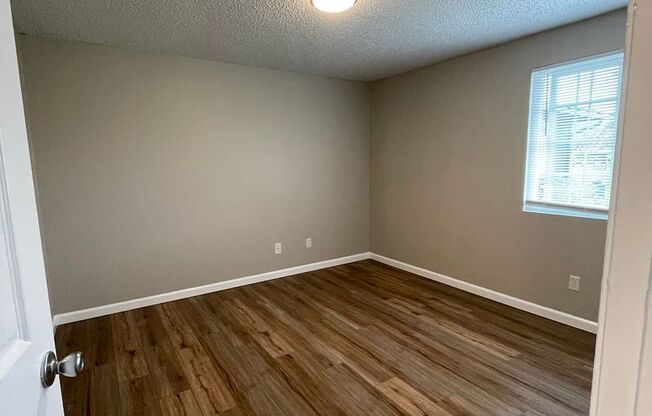 2 beds, 1 bath, 945 sqft, $1,575, Unit 037
