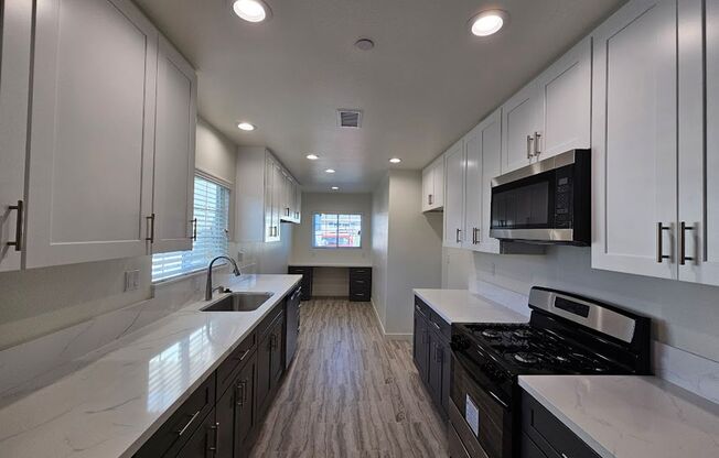 Newly Remodeled 2 Bedroom / 1 Bath! Call or text Orlando 657-274-8756 today!