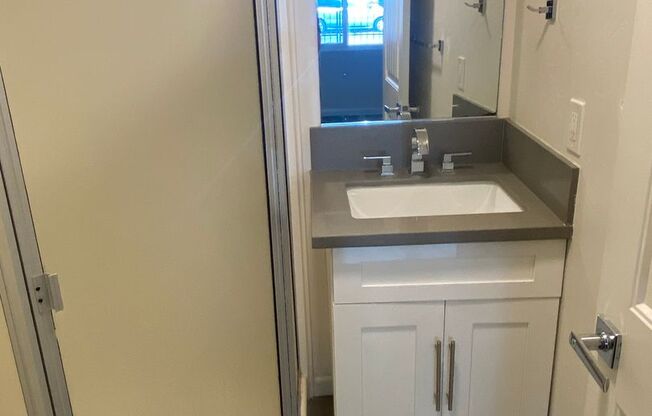 Studio, 1 bath, 300 sqft, $1,450