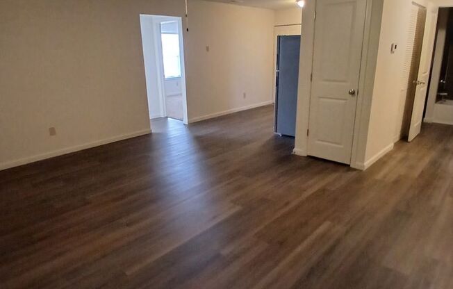 2 beds, 1 bath, 800 sqft, $1,095, Unit 190203