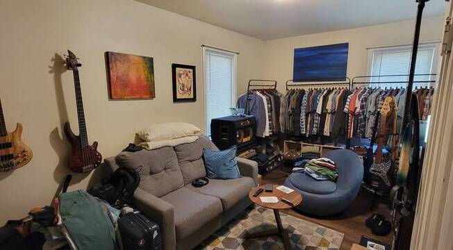 3 beds, 1 bath, 1,400 sqft, $1,600