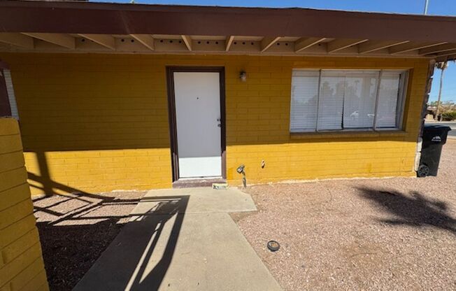 1605 E Crown