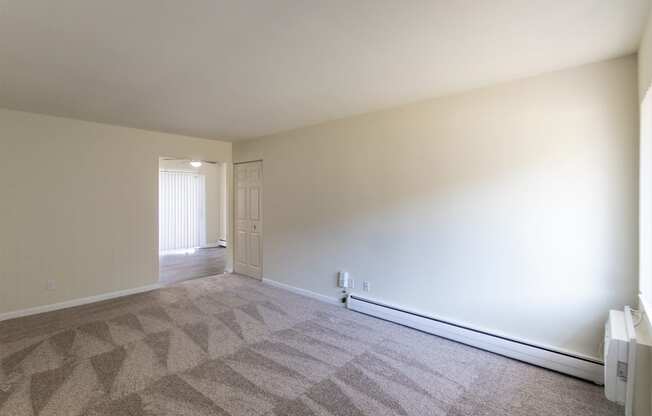 This is a photo of the living room in the 631 square foot, B-style (Ranch) 1 bedroom/1 bath floor plan at Colonial Ridge Apartments in the Pleasant Ridge neighborhood of Cincinnati, OH.