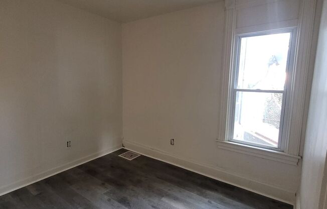 150 / 152 Comrie Ave