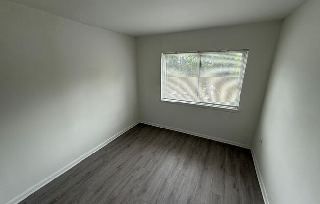 2 beds, 1.5 baths, $1,400, Unit UNIT D