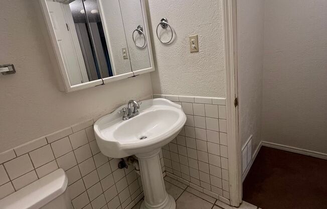 1 bed, 1 bath, 600 sqft, $700, Unit Unit 206