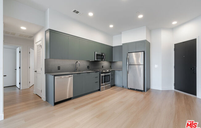 2 beds, 2 baths, 1,004 sqft, $5,395, Unit 732