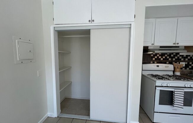 Studio, 1 bath, 200 sqft, $1,275, Unit 10534