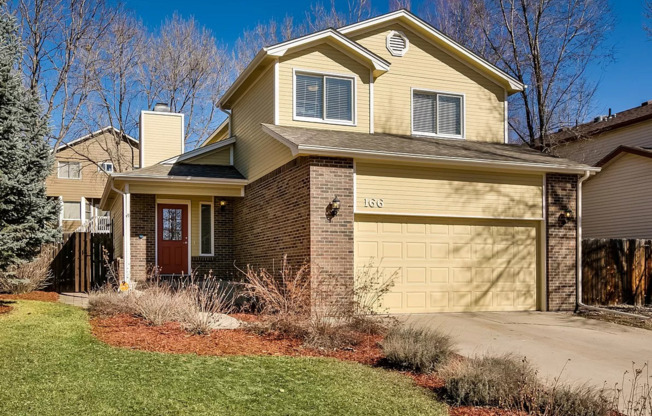 Stunning 3Bed 3Bath W/ Moutain views and upgrades throughout!!