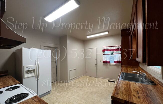 3 beds, 1.5 baths, 1,400 sqft, $2,050, Unit 92