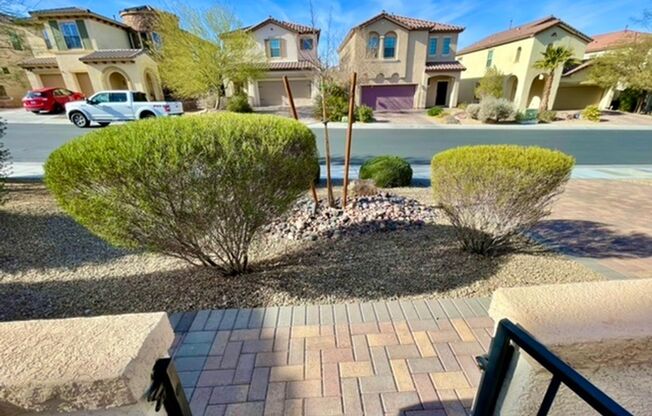 Gorgeous 3 bed 2.5 bath in Guard Gated community of Tuscany.