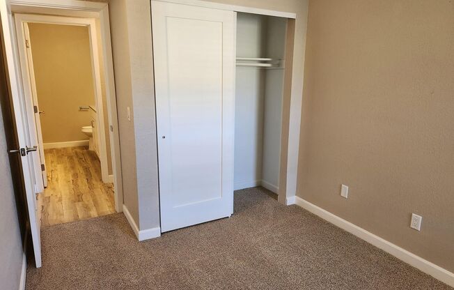2 beds, 1.5 baths, 895 sqft, $1,475, Unit 204