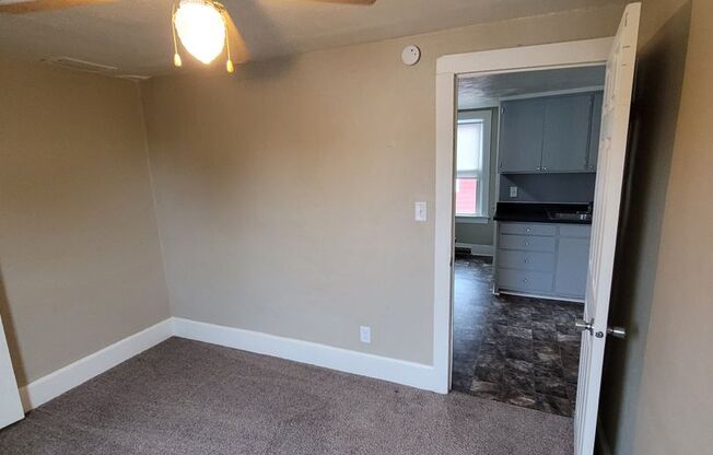 2 beds, 1 bath, 594 sqft, $650