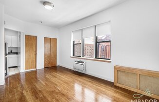 1435 YORK AVE