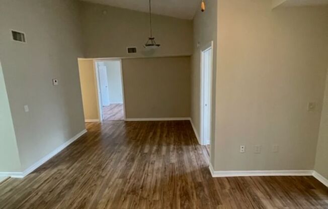 2 beds, 1 bath, $1,900, Unit 305