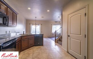 Lovely Townhome with Community Pool