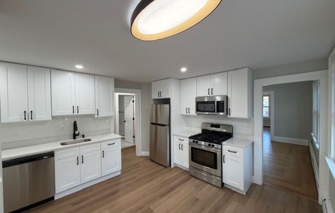 2 beds, 1 bath, 574 sqft, $2,200, Unit 74 6th St - Apt 2