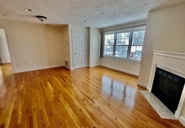 93 W EMERSON