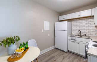 2 beds, 1 bath, $797, Unit 3726-09