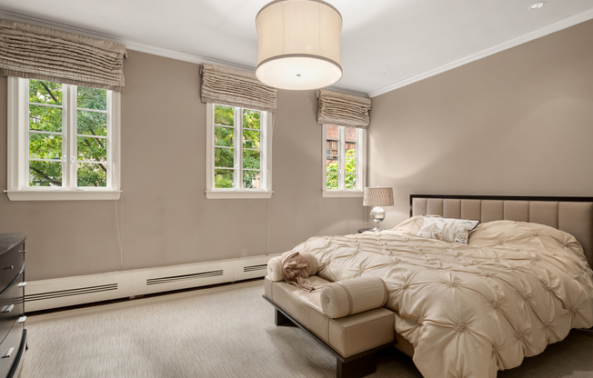 223 E 49 ST