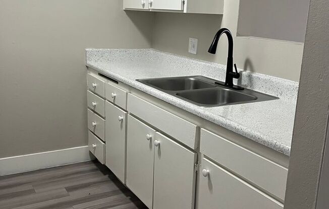 2 beds, 1 bath, 896 sqft, $2,195, Unit 107