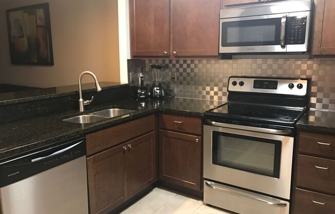 1 bed, 1 bath, 733 sqft, $1,295, Unit 6273-07