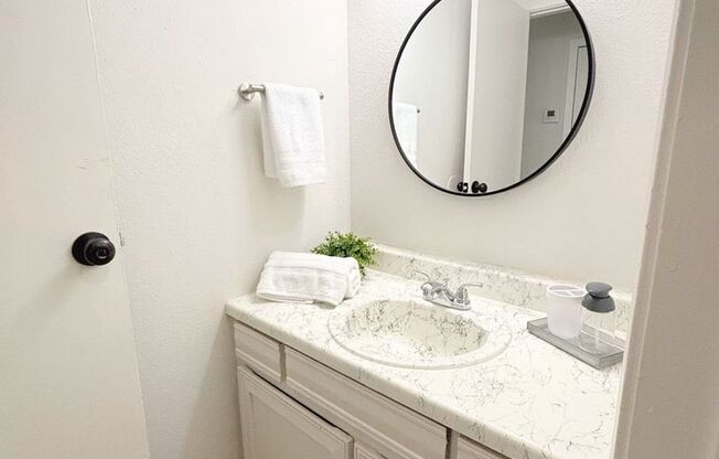 1 bed, 1 bath, 616 sqft, $850, Unit 52