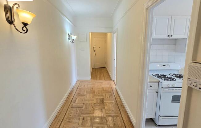 1 bed, 1 bath, $2,700, Unit 51C