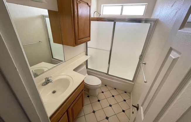Riverside Condo close to University