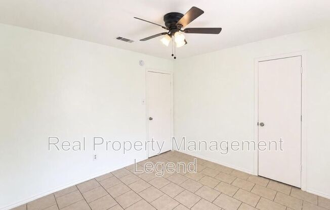 112 OAK HL DR