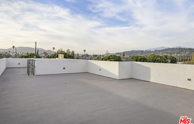 3210 1/2 VERDUGO RD