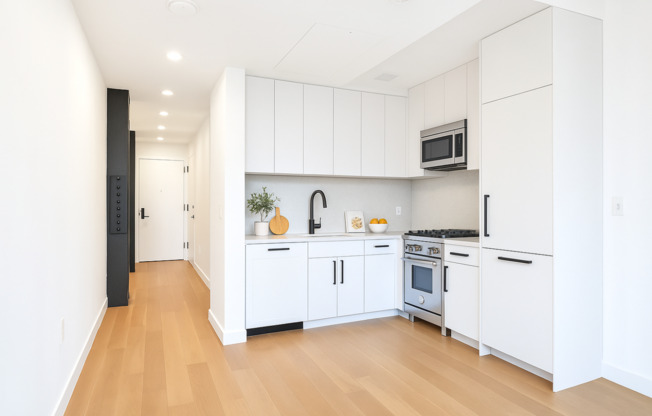 710 METROPOLITAN AVE