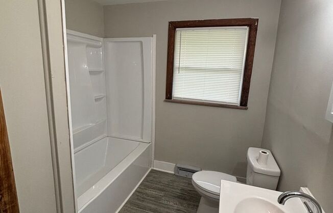 3 beds, 1 bath, $2,000