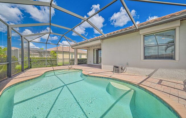 NOW AVAILABLE - Single Family Home with POOL in Fort Myers