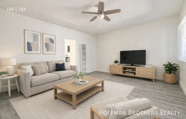 8701 S FIGUEROA ST