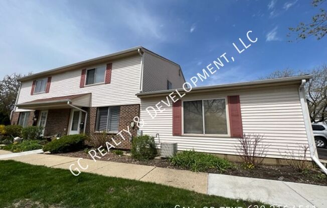 1744 QUEENSBURY CIR