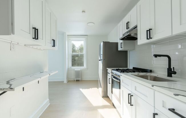 2 beds, 1 bath, 650 sqft, $1,395, Unit C8