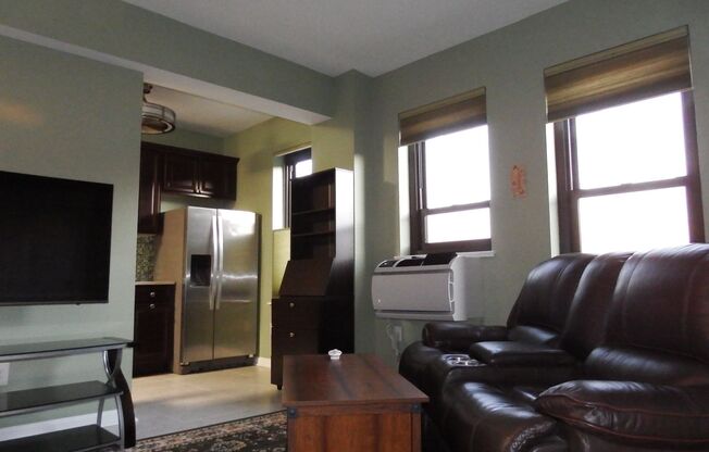Remodeled Studio w/ rooftop deck