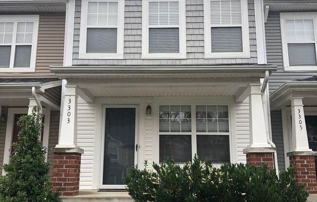 Townhome in Riverbridge Community in Bellevue only minutes to Bellevue Mall and I-40.