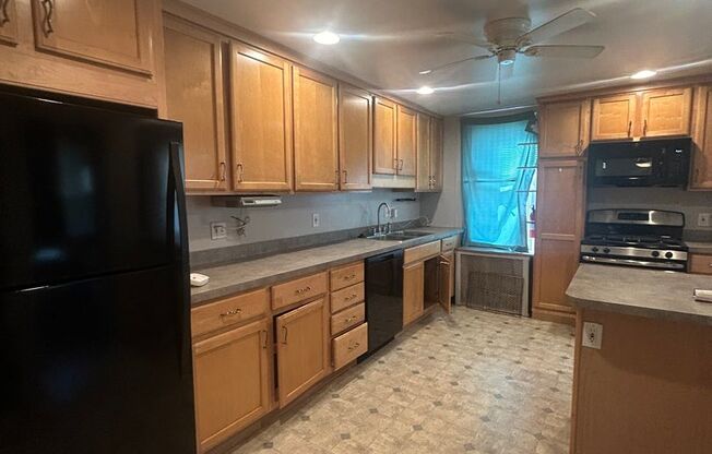 3 beds, 1 bath, $1,595