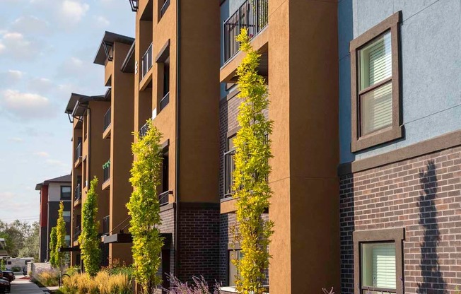 an exterior view of an apartment building