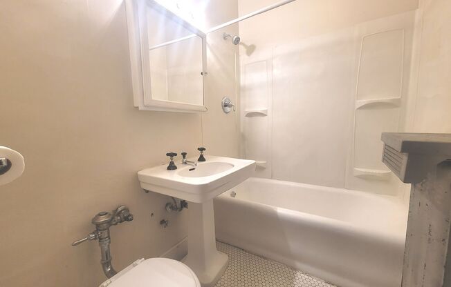 1 bed, 1 bath, $1,045, Unit 208