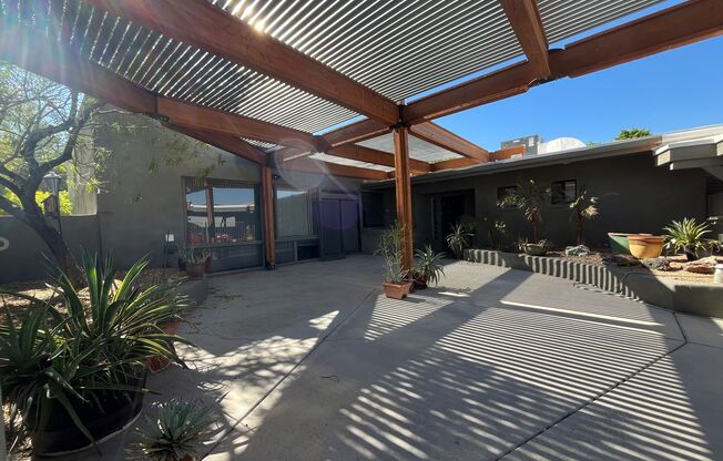 2 Bd 2 Ba + Guest House in Ocotillo Hills