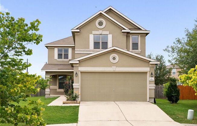 Beautifully remodeled gourmet kitchen with island and quartz countertops. 20 mins to Downtown