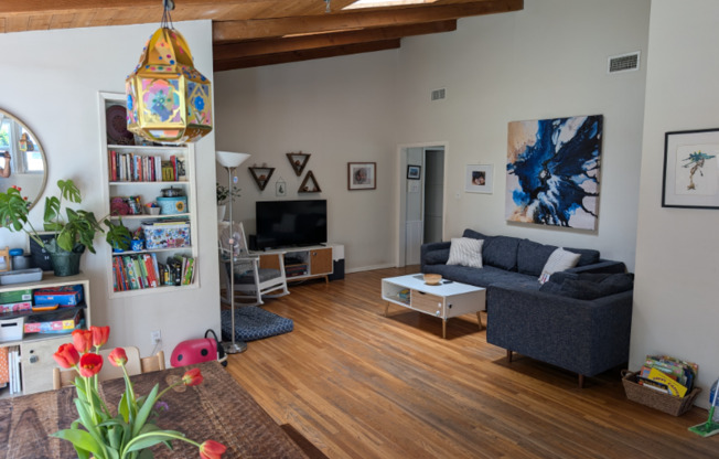 8120 PASO ROBLES AVE