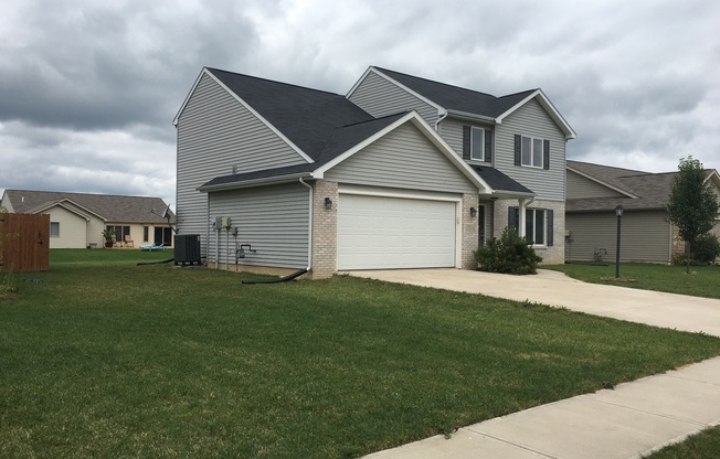 4 beds, 2.5 baths, $2,095