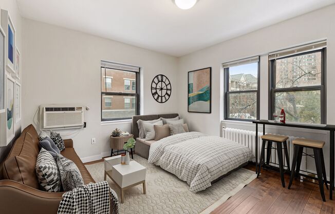 Studio, 1 bath, 350 sqft, $849, Unit Unit 212