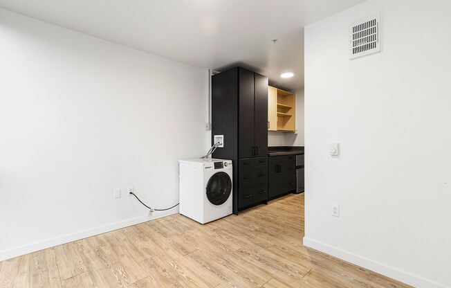 Studio, 1 bath, 187 sqft, $915, Unit 212