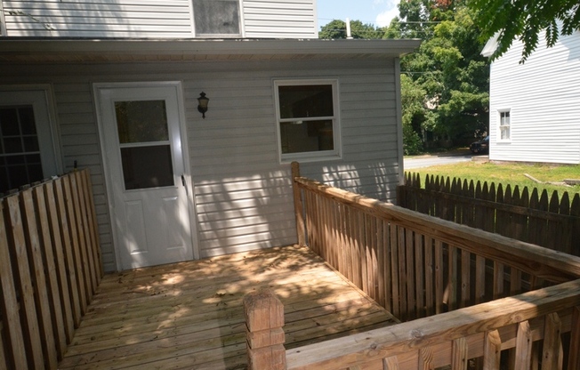 2 beds, 1 bath, $1,575