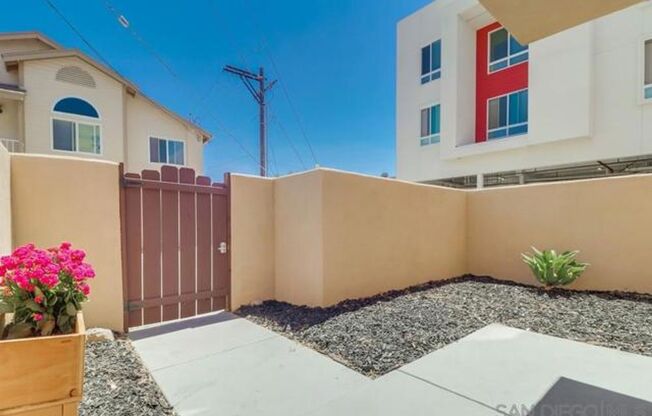 2 Bed, 1.5 Bath Stunning, Gated Tri-Level Townhouse!